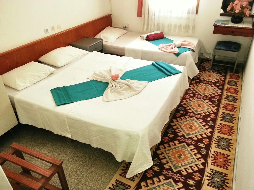 Parmis Rooms Çeşme Habitación foto